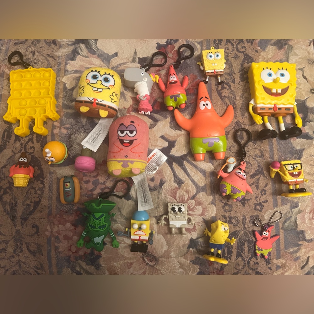 Lot of SpongeBob SquarePants characters and keychains